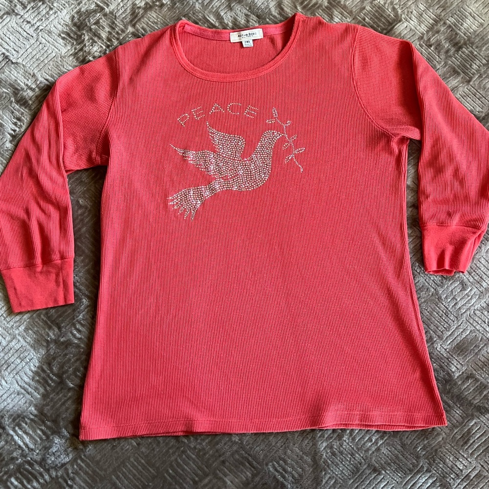 Active basic - 3/4 sleeve coral/peach thermal with rhinestone design. SZ 2XL
